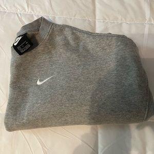 Cropped Nike Crewneck